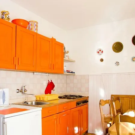 Anton Apartment *